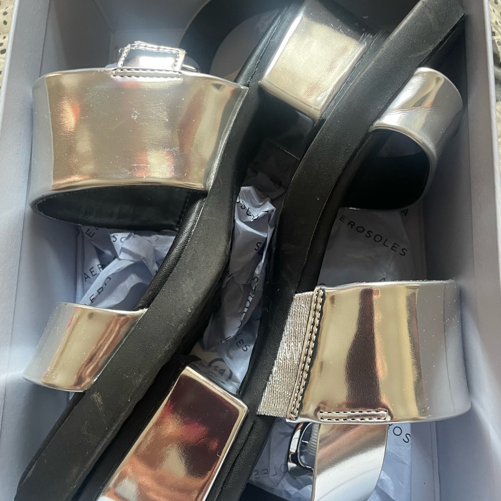 Aresoles size 8